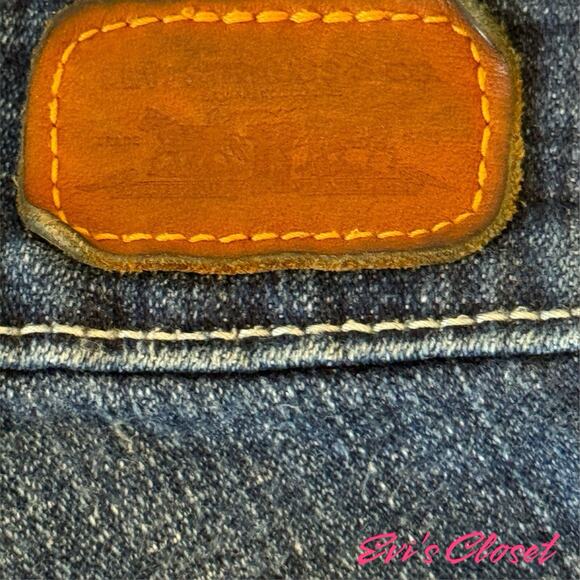 Levi’s Woman’s Sz 7M Med-Wash Jeans Stretch Yellow Stitching & Logos - Picture 6 of 13